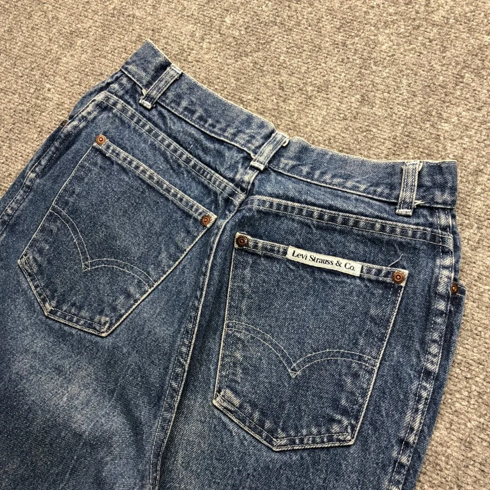 Levi Strauss & Co. Vintage High Rise Straight Leg Jeans Medium Wash 26x27.5